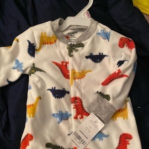 NWT Carter’s dinosaur footed pajamas SIZE 9